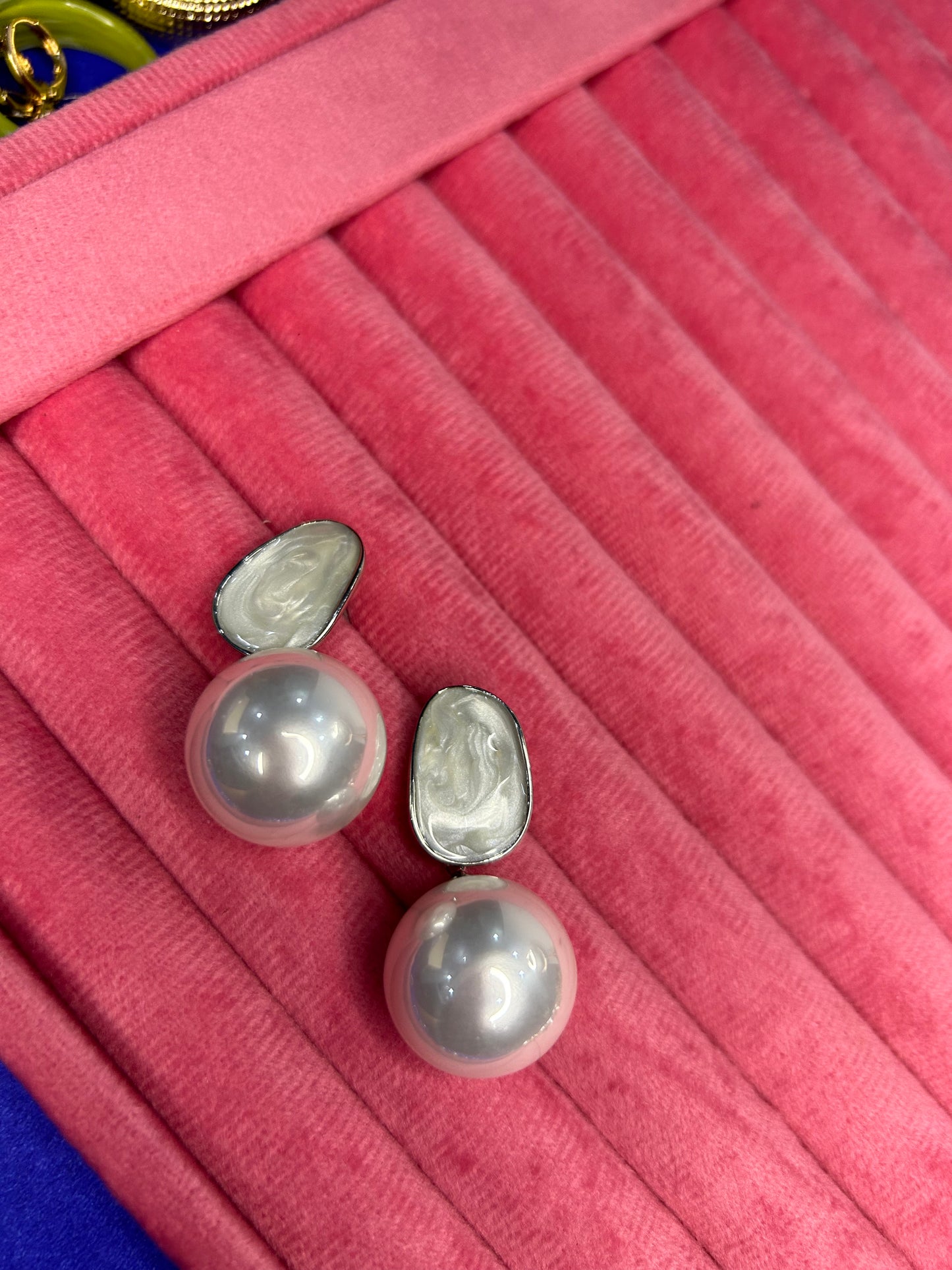 Michelle Pearl Earrings