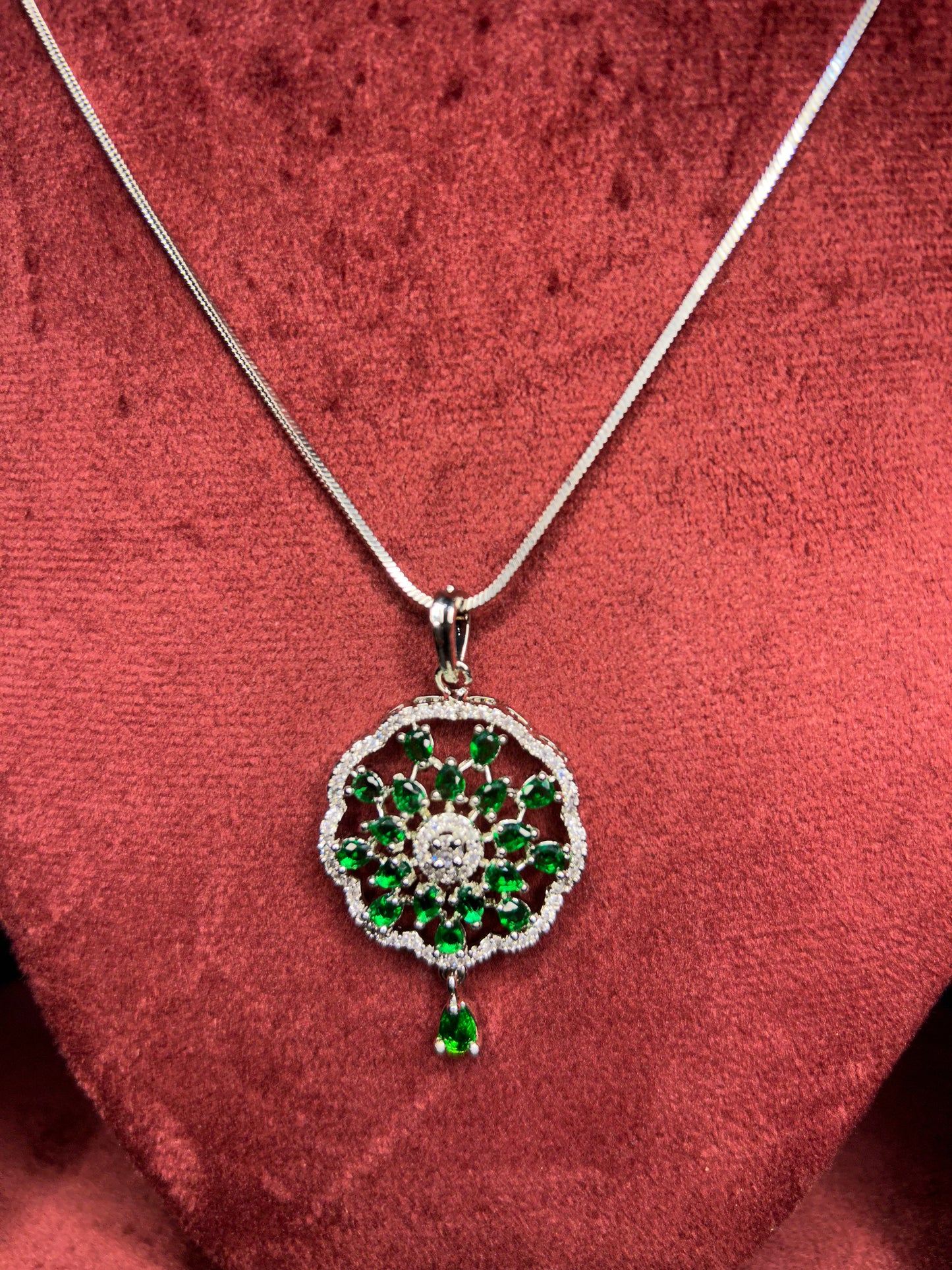 Charlotte Green AD Pendant Set