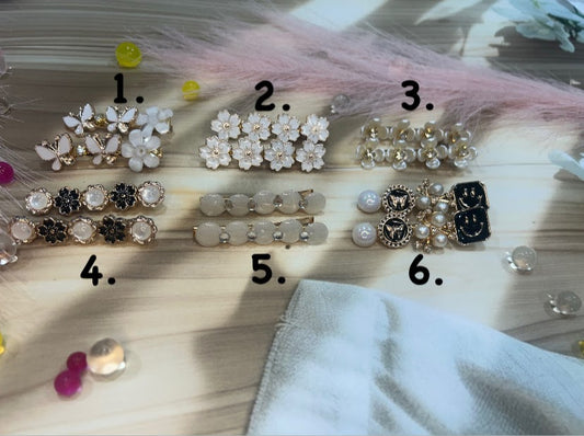 Set of hair clip with numbers labeled on a textured surface