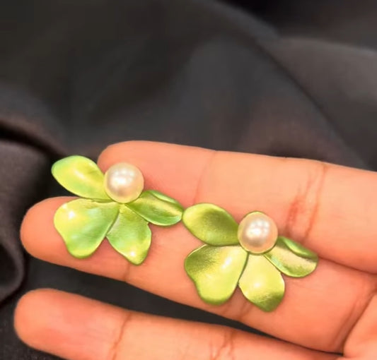 Mia Pearl Green Earrings