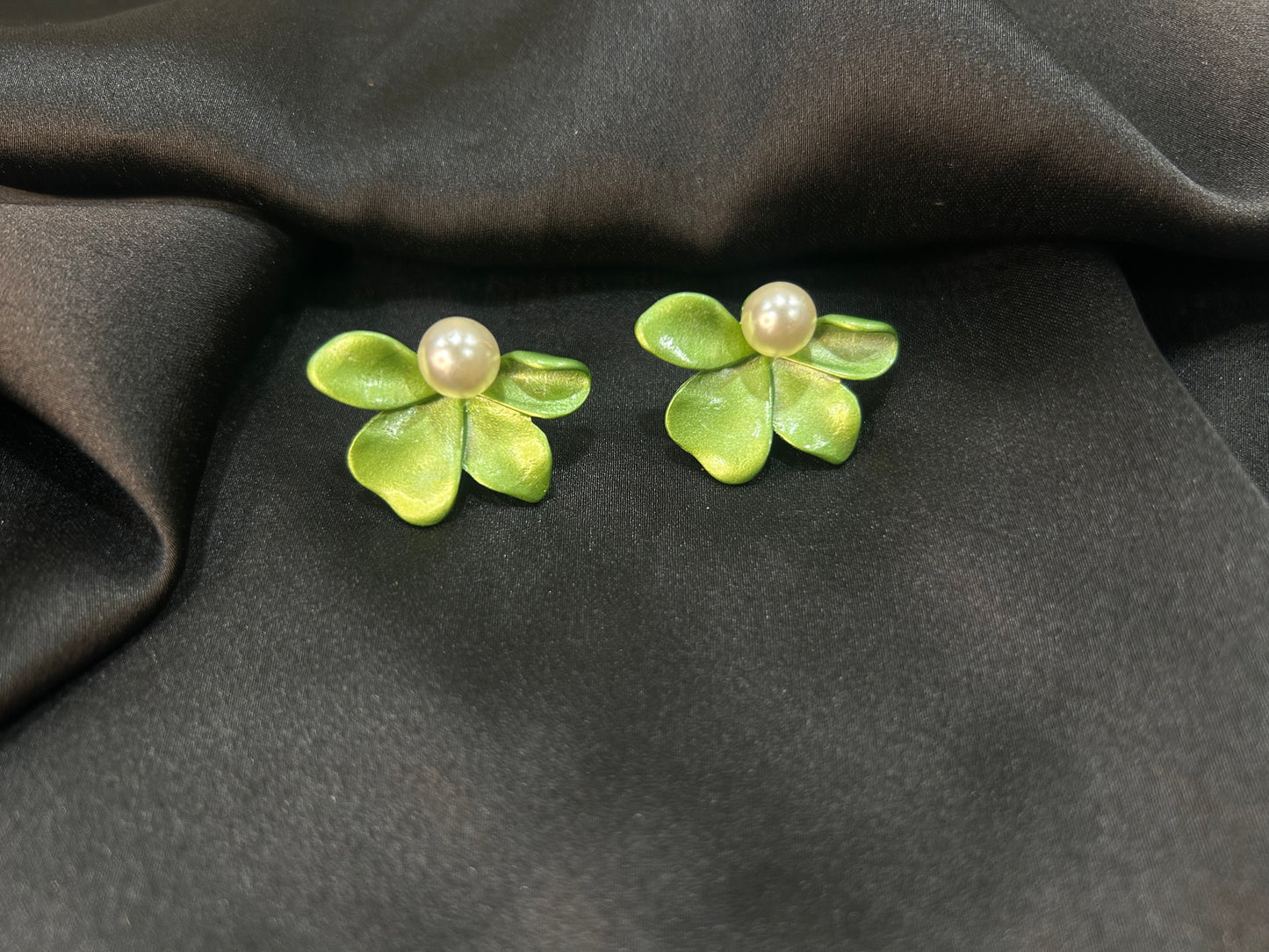 Mia Pearl Green Earrings