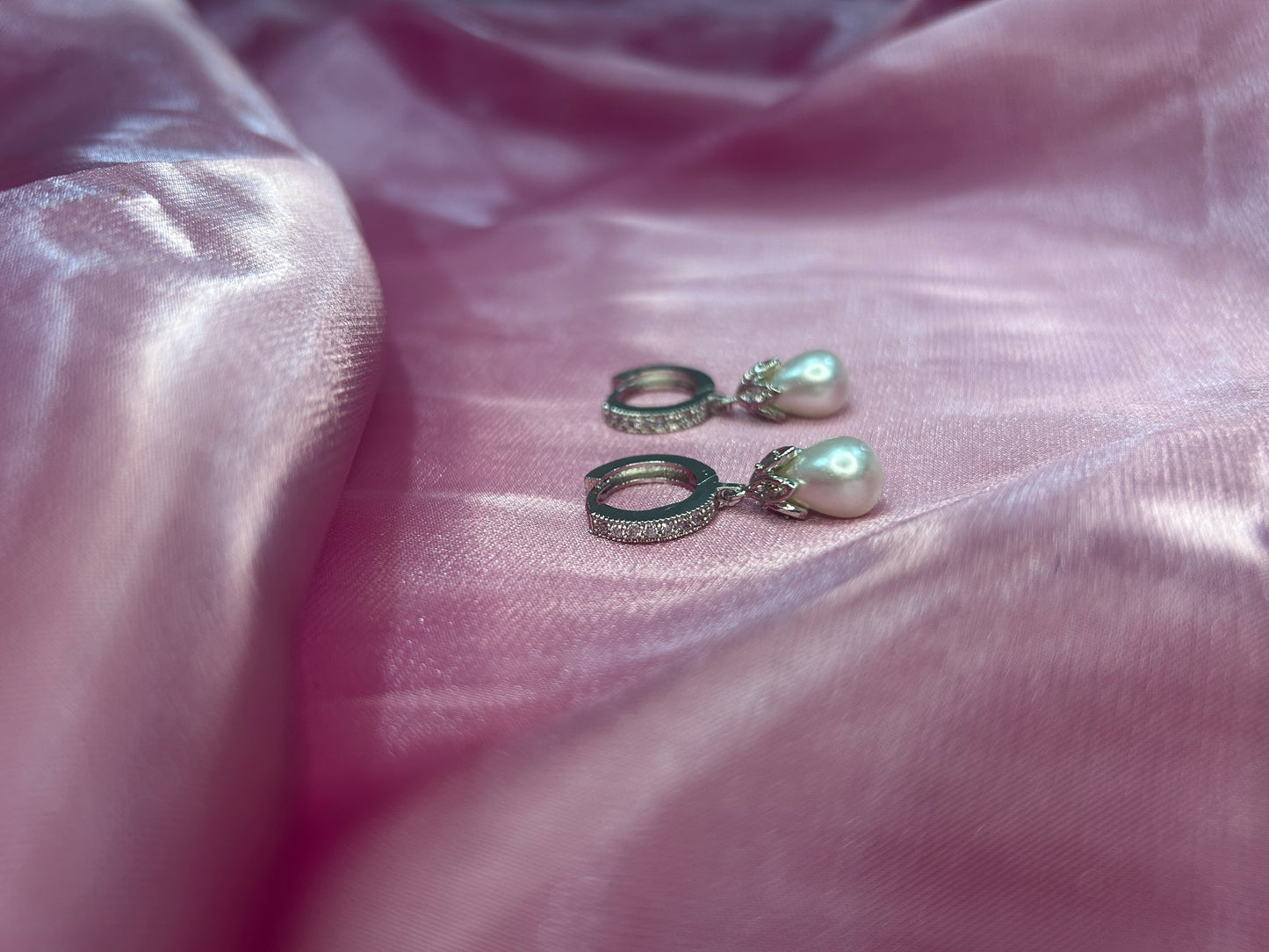 Zoe Pearl Earrings
