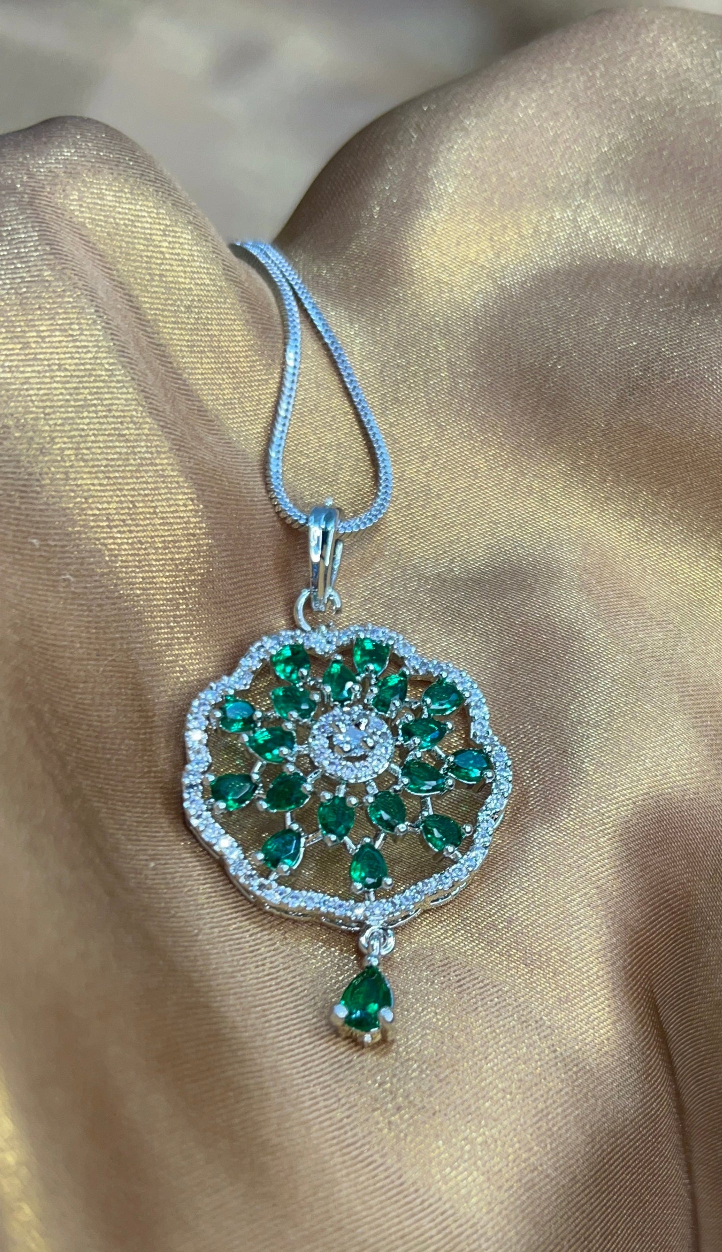 Charlotte Green AD Pendant Set