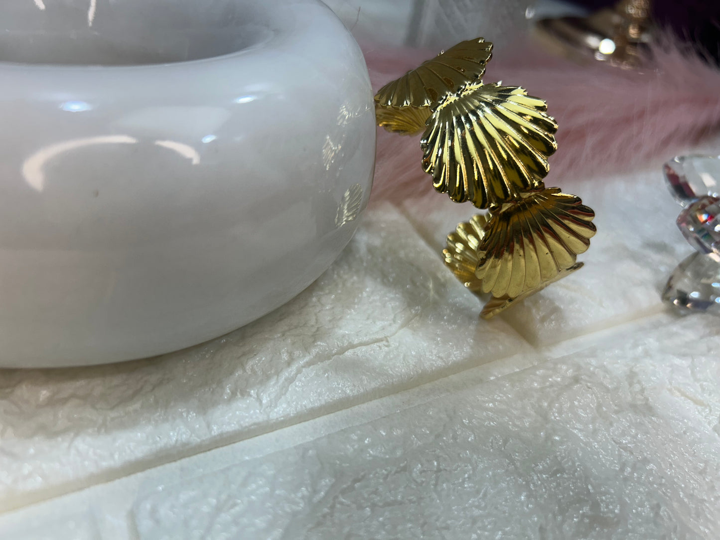 🐚 Gold Shell Statement Cuff Bracelet